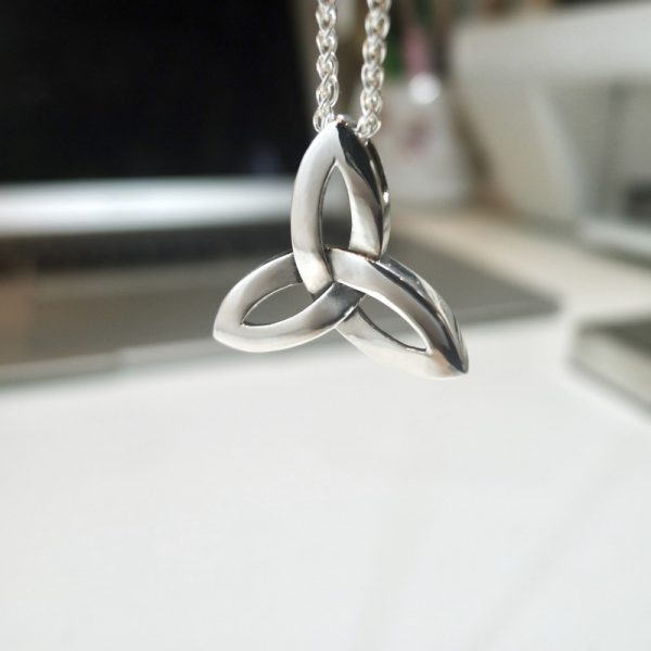 Celtic Triquetra Pendant-390 Celtic Triquetra Pendant-390