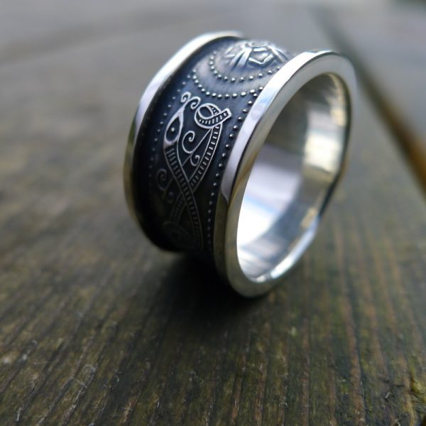 Irish jewellery design. Celtic ring in silver with an oxidised finish Irish jewellery design. Celtic ring in silver with an oxidised finish