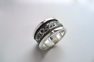 Irish jewellery, Celtic ring with oxidised silver and square rims Irish jewellery, Celtic ring with oxidised silver and square rims