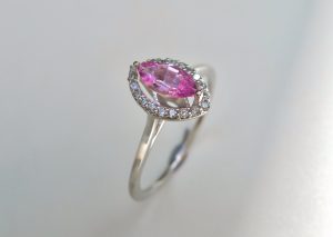 This pink sapphire gemstone has been treasured for centuries, gracing the fingers of royalty and capturing the hearts of collectors around the world. Floating Pink sapphire ring