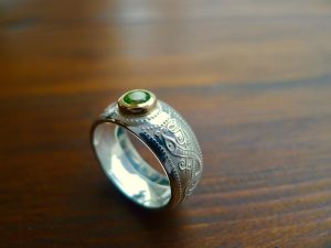 Celtic ring with gold bezel