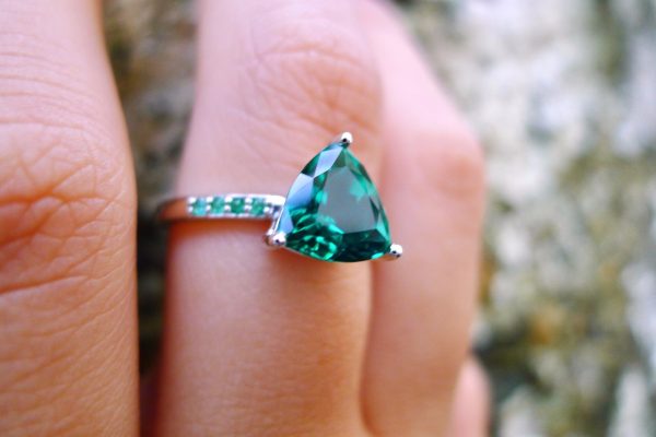 Emerald in white gold ring Emerald in white gold ring