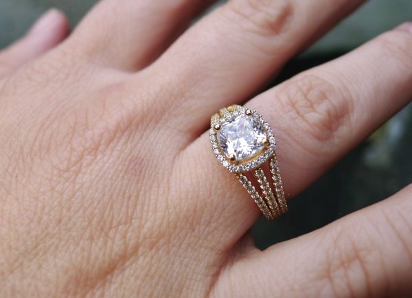 Irish jewellery designer Aidi Mac Dáibhí creates miniature works of art in precious metals.Close-up of an Irish engagement ring in yellow gold Irish jewellery designer Aidi Mac Dáibhí creates miniature works of art in precious metals. Close-up of an Irish engagement ring in yellow gold