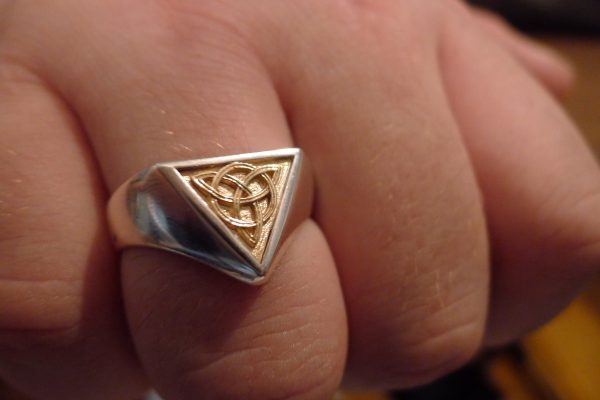 There is no definitive Celtic symbol for family, but there are several ancient Celtic knots that represent the meanings of eternal love, strength and family unity and this is one of them. Irish Jewellery Design Ring There is no definitive Celtic symbol for family, but there are several ancient Celtic knots that represent the meanings of eternal love, strength and family unity and this is one of them. Irish Jewellery Design Ring