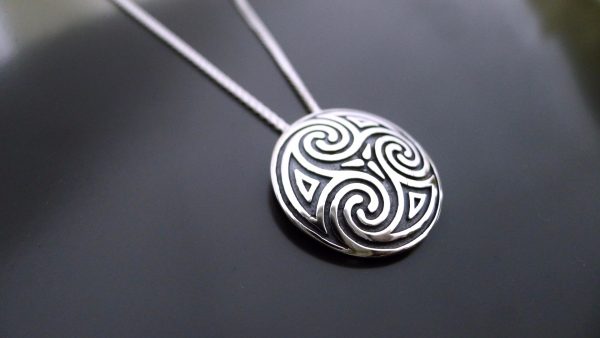 Irish jewellery shield pendant. Celtic jewelry