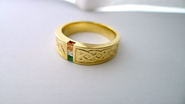 This spectacular Irish jewellery design is a nod to Ireland's rich cultural heritage and adds a touch of elegance and sophistication to this unique Celtic ring. This spectacular Irish jewellery design is a nod to Ireland's rich cultural heritage and adds a touch of elegance and sophistication to this unique Celtic ring.