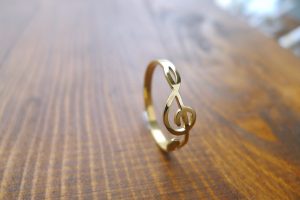Closeup of a handmade gold Musical Treble Clef Ring. Irish jewellery is crafted by Aidi Mac Dáibhí in County Kerry, Ireland