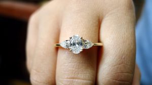 Diamonds in yellow gold, crafted to last generations